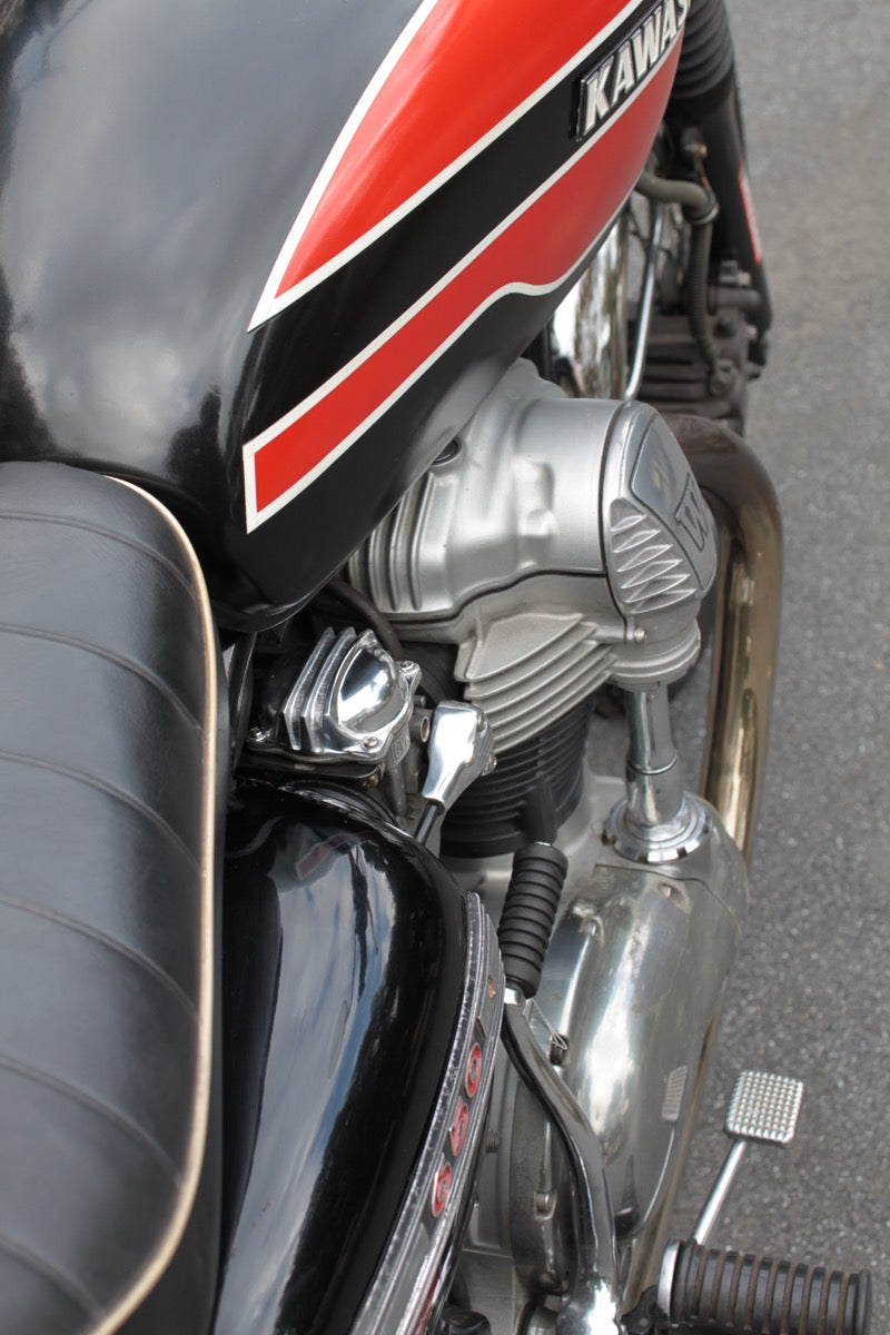 Scharfe Fin｜W650 Vergaser-Oberdeckel